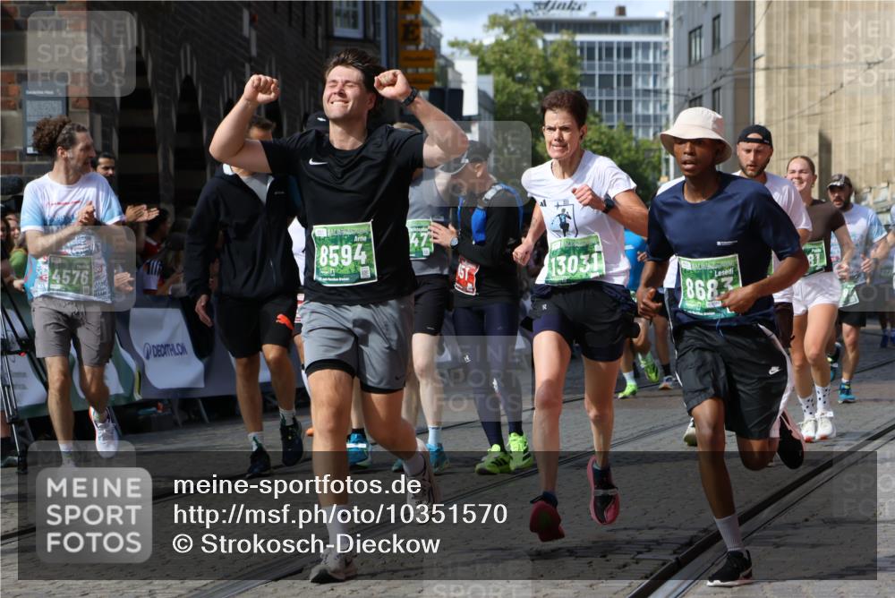 13.09.2026 - 21. swb-Marathon Bremen Strokosch-Dieckow http://msf.ph/oto/10351570 13.09.2026 13:29:37 Ziel 132, 303, 394, 596, 651, 745, 1365, 1387, 1545, 1823, 2023, 2070, 2301, 2867, 2957, 3258, 3796, 3846, 3912, 4541, 5036, 5599, 6030, 6103, 7013, 7149, 7361, 7631, 7860, 8007, 8009, 8066, 8099, 8277, 8338, 8675, 9249, 9661, 9889, 10128, 109, 124, 454, 716, 1073, 1173, 1581, 1861, 2289, 3320, 3618, 3667, 4115, 4524, 4575, 4576, 6006, 6127, 6725, 7079, 7093, 7884, 8267, 8481, 8612, 8771, 8899, 9049, 9534, 9747, 9770, 10013 meine-sportfotos.de