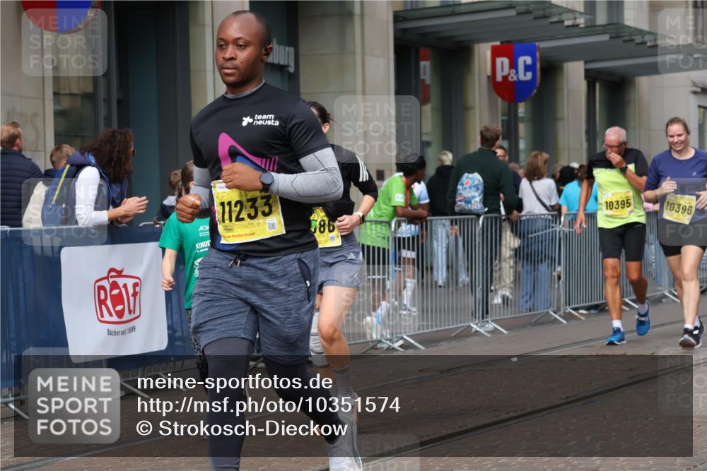 13.09.2026 - 21. swb-Marathon Bremen Strokosch-Dieckow http://msf.ph/oto/10351574 13.09.2026 11:14:01 Ziel 10303, 10395, 10396, 10402, 10586, 10722, 10784, 10854, 11041, 11140, 11173, 11233, 11363, 11535, 11703, 11864, 12100, 12112, 12431, 10330, 10491, 10766, 10799, 10880, 11027, 11078, 11902, 12010 meine-sportfotos.de
