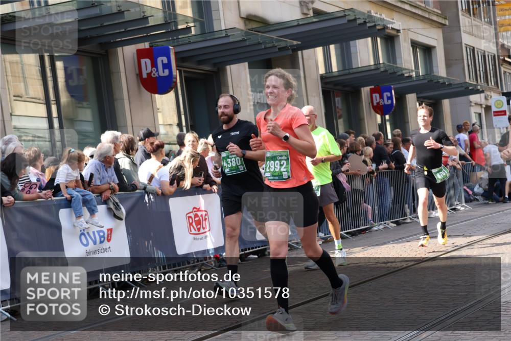13.09.2026 - 21. swb-Marathon Bremen Strokosch-Dieckow http://msf.ph/oto/10351578 13.09.2026 13:32:12 Ziel 287, 1437, 1687, 2292, 2293, 2611, 2910, 2992, 3354, 3402, 3429, 3441, 3650, 3878, 3895, 3922, 4057, 4263, 4323, 4380, 4471, 4655, 4835, 4862, 5281, 5398, 6518, 6583, 6593, 6760, 6781, 6857, 6900, 7150, 7173, 7466, 7553, 7572, 7758, 7990, 8344, 8632, 8957, 9040, 9151, 9175, 9198, 9283, 9719, 9779, 13208, 13244, 578, 846, 1369, 2310, 2934, 3205, 3650, 3946, 4057, 4566, 4797, 4979, 5325, 5628, 6116, 6258, 6475, 7182, 7242, 7526, 7818, 9394, 13182 meine-sportfotos.de