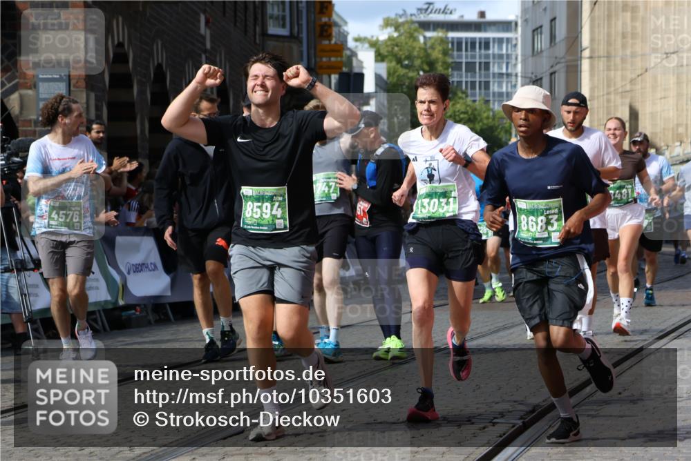 13.09.2026 - 21. swb-Marathon Bremen Strokosch-Dieckow http://msf.ph/oto/10351603 13.09.2026 13:29:37 Ziel 132, 303, 394, 596, 651, 745, 1365, 1387, 1545, 1823, 2023, 2070, 2301, 2867, 2957, 3258, 3796, 3846, 3912, 4541, 5036, 5599, 6030, 6103, 7013, 7149, 7361, 7631, 7860, 8007, 8009, 8066, 8099, 8277, 8338, 8675, 9249, 9661, 9889, 10128, 109, 124, 454, 716, 1073, 1173, 1581, 1861, 2289, 3320, 3618, 3667, 4115, 4524, 4575, 4576, 6006, 6127, 6725, 7079, 7093, 7884, 8267, 8481, 8612, 8771, 8899, 9049, 9534, 9747, 9770, 10013 meine-sportfotos.de