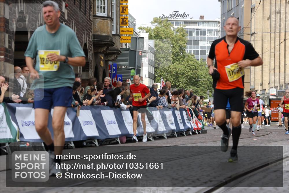 13.09.2026 - 21. swb-Marathon Bremen Strokosch-Dieckow http://msf.ph/oto/10351661 13.09.2026 10:54:57 Ziel 10067, 10146, 10410, 10589, 10608, 10704, 10765, 11039, 11040, 11174, 11389, 11569, 11593, 11874, 12038, 12265, 12328, 12467, 12519, 13526, 10555, 11001, 11620, 11631, 11860, 11908, 11976 meine-sportfotos.de