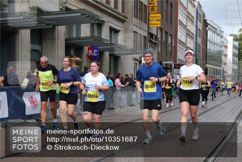 13.09.2026 - 21. swb-Marathon Bremen Strokosch-Dieckow http://msf.ph/oto/10351687 13.09.2026 11:14:04 Ziel 10303, 10395, 10396, 10402, 10586, 10722, 10784, 10854, 11041, 11140, 11173, 11233, 11363, 11535, 11703, 11864, 12100, 12112, 12431, 10330, 10491, 10799, 10880, 11027, 11078, 11902 meine-sportfotos.de