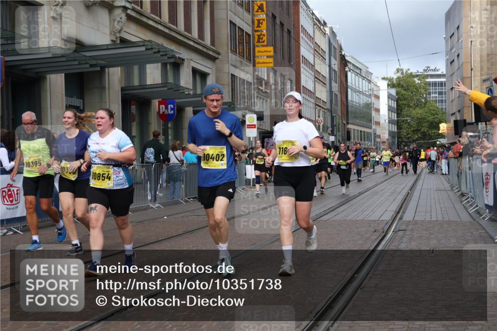 13.09.2026 - 21. swb-Marathon Bremen Strokosch-Dieckow http://msf.ph/oto/10351738 13.09.2026 11:14:05 Ziel 10303, 10395, 10396, 10402, 10586, 10722, 10784, 10854, 11041, 11140, 11173, 11233, 11363, 11535, 11703, 11864, 12100, 12112, 12431, 10330, 10491, 10799, 10880, 11027, 11078, 11902 meine-sportfotos.de