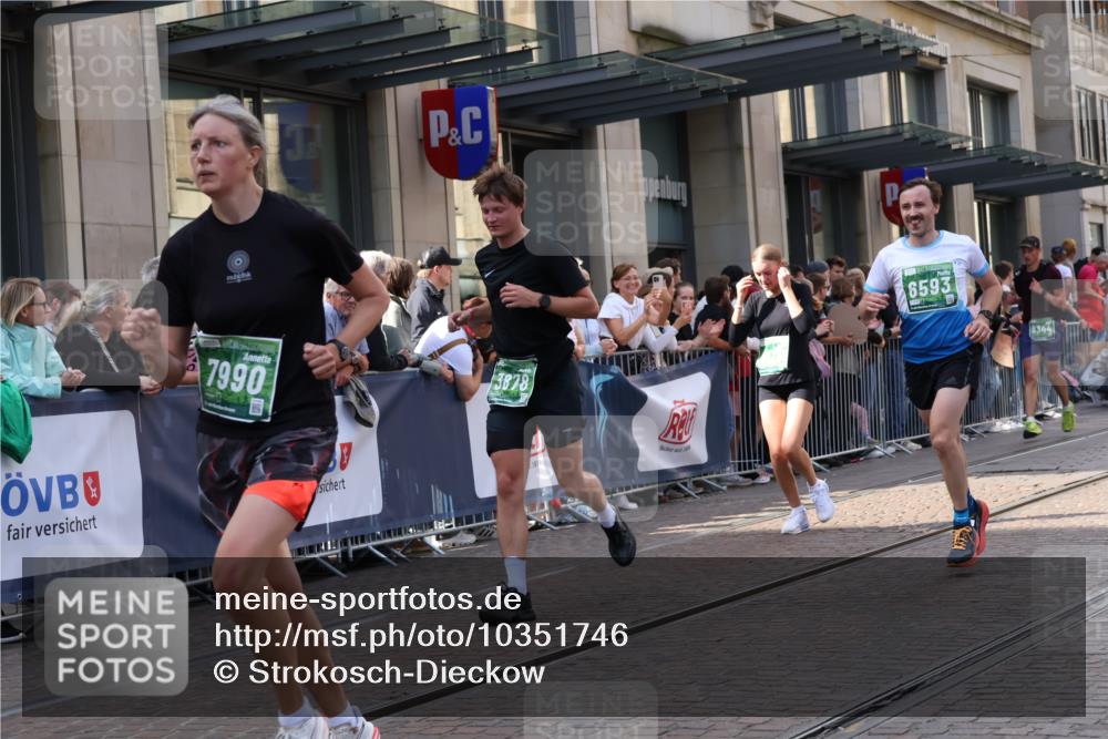 13.09.2026 - 21. swb-Marathon Bremen Strokosch-Dieckow http://msf.ph/oto/10351746 13.09.2026 13:32:16 Ziel 1437, 1687, 2292, 2293, 2611, 2910, 2992, 3354, 3402, 3429, 3441, 3878, 3895, 4263, 4323, 4380, 4471, 4655, 4835, 4862, 5281, 5398, 5581, 5657, 6518, 6583, 6593, 6718, 6760, 6781, 6900, 7016, 7173, 7466, 7758, 7990, 8344, 8367, 8957, 9040, 9151, 9175, 9283, 9719, 9779, 13208, 13244, 287, 1369, 2310, 2934, 3650, 3922, 3946, 4057, 4566, 4655, 4797, 4979, 5628, 6116, 6258, 6475, 7182, 7526, 7818, 9394, 13182 meine-sportfotos.de
