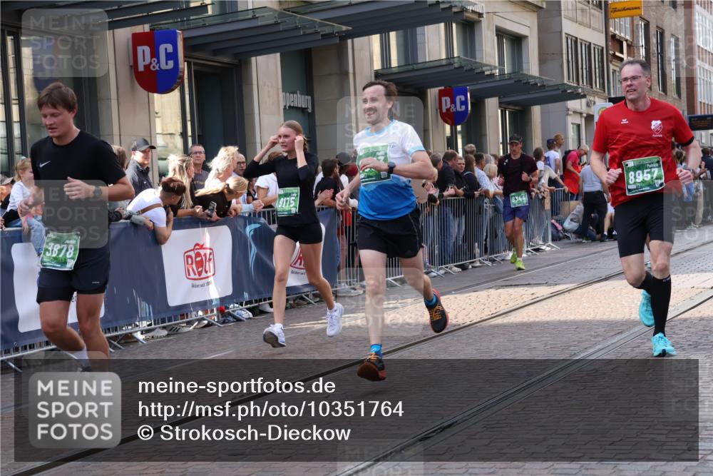 13.09.2026 - 21. swb-Marathon Bremen Strokosch-Dieckow http://msf.ph/oto/10351764 13.09.2026 13:32:16 Ziel 1437, 1687, 2292, 2293, 2611, 2910, 2992, 3354, 3402, 3429, 3441, 3878, 3895, 4263, 4323, 4380, 4471, 4655, 4835, 4862, 5281, 5398, 5581, 5657, 6518, 6583, 6593, 6718, 6760, 6781, 6900, 7016, 7173, 7466, 7758, 7990, 8344, 8367, 8957, 9040, 9151, 9175, 9283, 9719, 9779, 13208, 13244, 287, 1369, 2310, 2934, 3650, 3922, 3946, 4057, 4566, 4655, 4797, 4979, 5628, 6116, 6258, 6475, 7182, 7526, 7818, 9394, 13182 meine-sportfotos.de