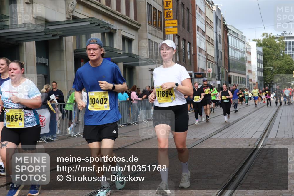 13.09.2026 - 21. swb-Marathon Bremen Strokosch-Dieckow http://msf.ph/oto/10351768 13.09.2026 11:14:06 Ziel 10303, 10395, 10396, 10402, 10586, 10722, 10784, 10854, 11041, 11140, 11173, 11233, 11363, 11535, 11703, 11864, 12100, 12112, 12431, 10330, 10491, 10799, 10880, 11027, 11078, 11902 meine-sportfotos.de