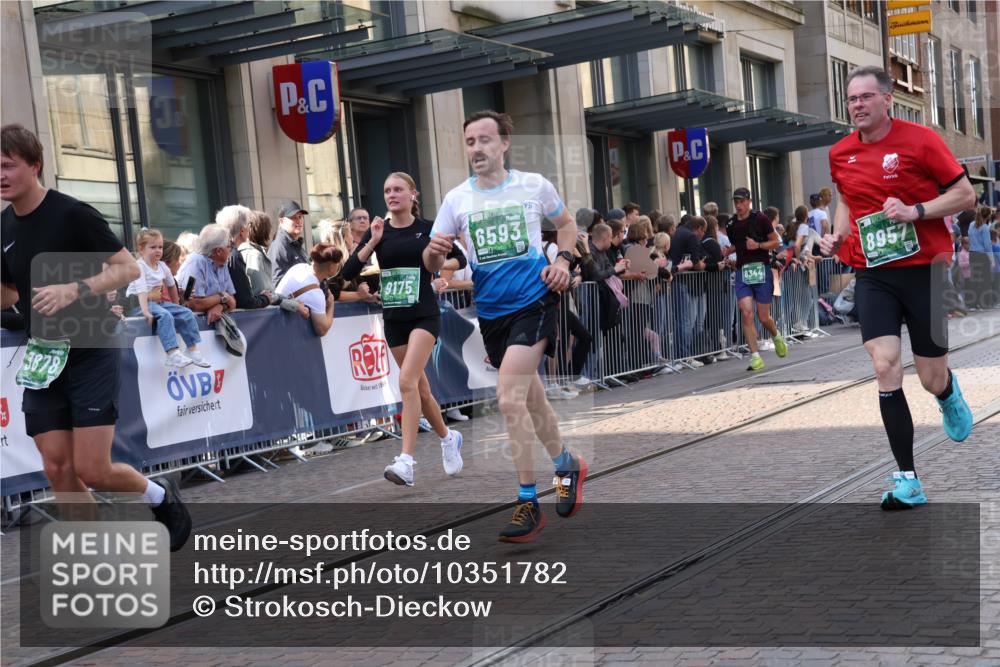13.09.2026 - 21. swb-Marathon Bremen Strokosch-Dieckow http://msf.ph/oto/10351782 13.09.2026 13:32:17 Ziel 1437, 1687, 2292, 2293, 2611, 2910, 2992, 3354, 3402, 3429, 3441, 3878, 3895, 4263, 4323, 4380, 4471, 4835, 4862, 5281, 5398, 5581, 5657, 6518, 6583, 6593, 6718, 6760, 6781, 6900, 7016, 7173, 7466, 7758, 7990, 8344, 8367, 8957, 9040, 9151, 9175, 9719, 9779, 13208, 13244, 287, 1369, 2310, 2910, 2934, 3650, 3922, 3946, 4057, 4566, 4655, 4797, 4835, 4979, 5628, 6116, 6258, 6475, 7182, 7526, 7818, 9394, 13182 meine-sportfotos.de