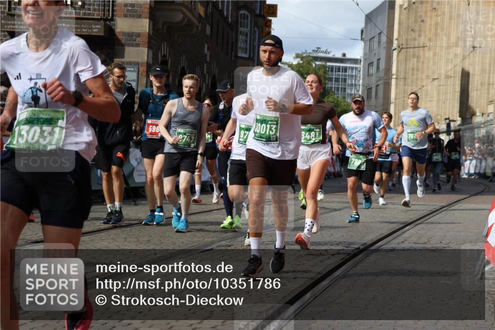 13.09.2026 - 21. swb-Marathon Bremen Strokosch-Dieckow http://msf.ph/oto/10351786 13.09.2026 13:29:39 Ziel 132, 303, 596, 651, 1083, 1365, 1387, 1545, 1823, 2023, 2301, 2867, 2957, 3258, 3721, 3796, 3846, 3912, 4541, 5036, 5599, 6030, 6103, 6499, 7013, 7149, 7361, 7631, 7649, 7860, 8007, 8009, 8066, 8099, 8277, 8338, 8675, 9249, 9661, 9889, 10128, 109, 124, 454, 716, 1073, 1173, 1861, 2289, 3320, 3618, 3667, 3908, 4115, 4524, 4575, 6127, 6725, 7079, 7093, 7884, 8267, 8612, 8771, 8899, 9049, 9534, 9747, 9770 meine-sportfotos.de