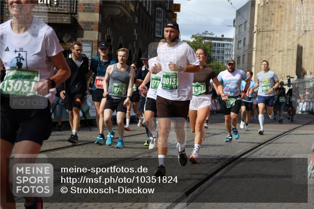 13.09.2026 - 21. swb-Marathon Bremen Strokosch-Dieckow http://msf.ph/oto/10351824 13.09.2026 13:29:39 Ziel 132, 303, 596, 651, 1083, 1365, 1387, 1545, 1823, 2023, 2301, 2867, 2957, 3258, 3721, 3796, 3846, 3912, 4541, 5036, 5599, 6030, 6103, 6499, 7013, 7149, 7361, 7631, 7649, 7860, 8007, 8009, 8066, 8099, 8277, 8338, 8675, 9249, 9661, 9889, 10128, 109, 124, 454, 716, 1073, 1173, 1861, 2289, 3320, 3618, 3667, 3908, 4115, 4524, 4575, 6127, 6725, 7079, 7093, 7884, 8267, 8612, 8771, 8899, 9049, 9534, 9747, 9770 meine-sportfotos.de