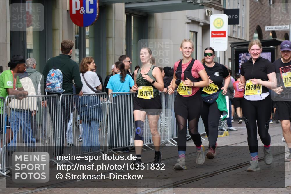 13.09.2026 - 21. swb-Marathon Bremen Strokosch-Dieckow http://msf.ph/oto/10351832 13.09.2026 11:14:08 Ziel 10303, 10395, 10396, 10402, 10586, 10722, 10784, 10854, 11041, 11140, 11173, 11363, 11408, 11703, 11864, 12100, 12112, 12431, 10330, 10491, 10799, 10880, 11027, 11078, 11233, 11535, 11902 meine-sportfotos.de