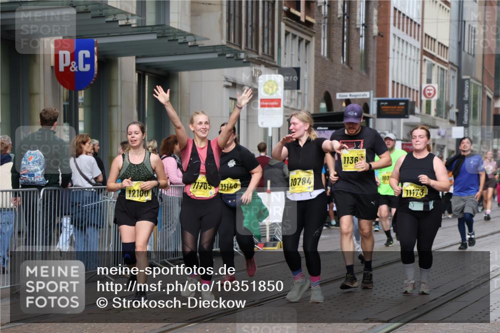 13.09.2026 - 21. swb-Marathon Bremen Strokosch-Dieckow http://msf.ph/oto/10351850 13.09.2026 11:14:08 Ziel 10303, 10395, 10396, 10402, 10586, 10722, 10784, 10854, 11041, 11140, 11173, 11363, 11408, 11703, 11864, 12100, 12112, 12431, 10330, 10491, 10799, 10880, 11027, 11078, 11233, 11535, 11902 meine-sportfotos.de