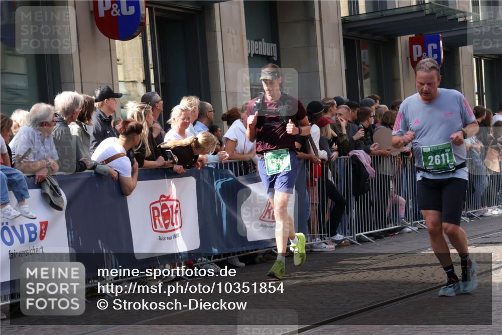 13.09.2026 - 21. swb-Marathon Bremen Strokosch-Dieckow http://msf.ph/oto/10351854 13.09.2026 13:32:19 Ziel 1437, 1687, 2292, 2293, 2611, 2992, 3354, 3429, 3878, 3895, 4263, 4323, 4380, 4862, 5009, 5281, 5398, 5581, 5657, 6518, 6583, 6593, 6718, 6760, 6781, 6900, 7016, 7173, 7466, 7758, 7990, 8344, 8367, 8506, 8957, 9040, 9151, 9175, 9719, 13208, 13232, 287, 1369, 2310, 2910, 2934, 3402, 3441, 3650, 3922, 3946, 4057, 4471, 4566, 4655, 4797, 4835, 4979, 5628, 6116, 6258, 6475, 7182, 7526, 7818, 9394, 13182 meine-sportfotos.de