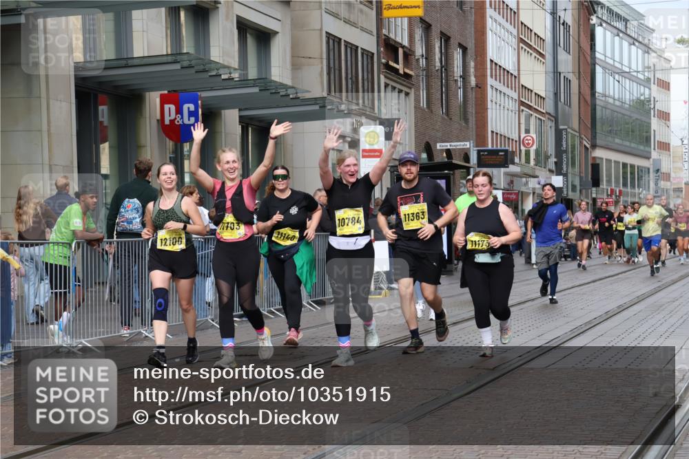 13.09.2026 - 21. swb-Marathon Bremen Strokosch-Dieckow http://msf.ph/oto/10351915 13.09.2026 11:14:09 Ziel 10303, 10395, 10396, 10402, 10586, 10722, 10784, 10854, 11041, 11140, 11173, 11363, 11408, 11703, 11864, 12100, 12112, 12431, 10491, 10799, 10880, 11027, 11233, 11535, 11902 meine-sportfotos.de