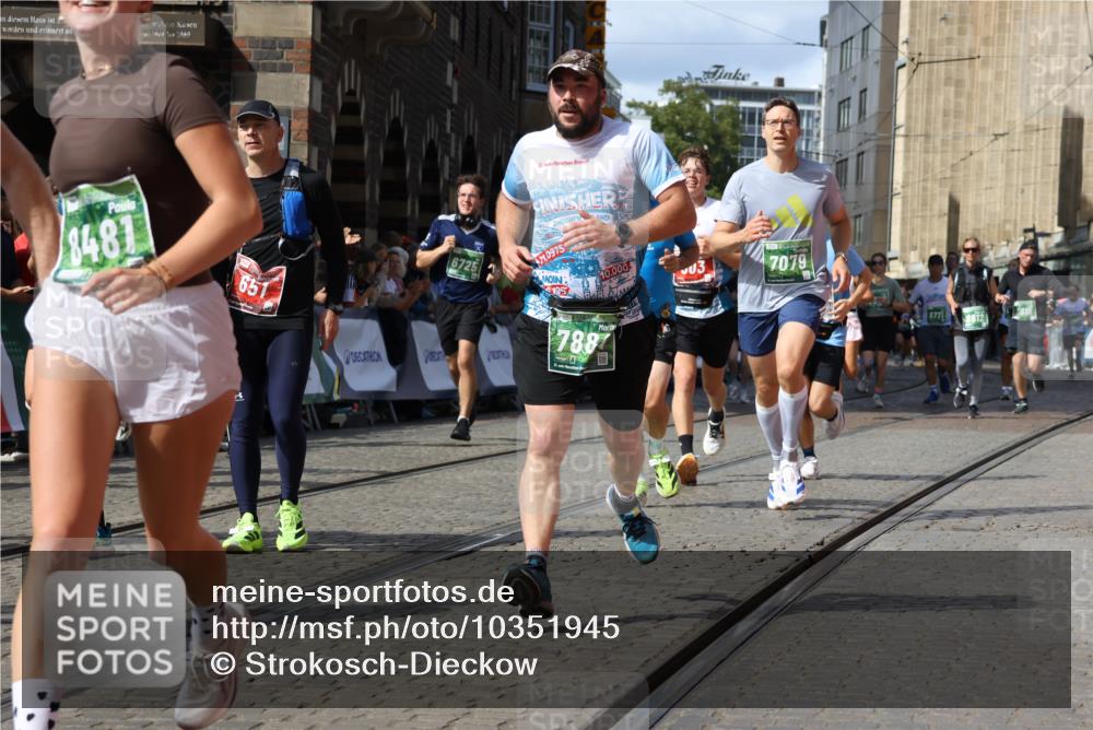 13.09.2026 - 21. swb-Marathon Bremen Strokosch-Dieckow http://msf.ph/oto/10351945 13.09.2026 13:29:41 Ziel 132, 303, 596, 651, 1083, 1365, 1387, 1545, 1823, 2023, 2301, 2742, 2867, 2957, 3258, 3721, 3796, 3846, 3912, 4541, 5036, 5599, 6030, 6103, 6499, 6690, 7013, 7149, 7361, 7631, 7649, 7860, 8007, 8009, 8066, 8099, 8277, 8338, 8675, 8831, 9249, 9889, 10128, 109, 124, 454, 716, 1073, 1173, 1759, 1861, 2289, 3320, 3618, 3667, 3908, 4115, 4524, 4575, 6127, 6725, 7079, 7093, 8267, 8612, 8771, 8899, 9049, 9534 meine-sportfotos.de