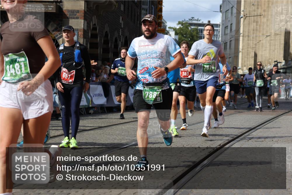 13.09.2026 - 21. swb-Marathon Bremen Strokosch-Dieckow http://msf.ph/oto/10351991 13.09.2026 13:29:41 Ziel 132, 303, 596, 651, 1083, 1365, 1387, 1545, 1823, 2023, 2301, 2742, 2867, 2957, 3258, 3721, 3796, 3846, 3912, 4541, 5036, 5599, 6030, 6103, 6499, 6690, 7013, 7149, 7361, 7631, 7649, 7860, 8007, 8009, 8066, 8099, 8277, 8338, 8675, 8831, 9249, 9889, 10128, 109, 124, 454, 716, 1073, 1173, 1759, 1861, 2289, 3320, 3618, 3667, 3908, 4115, 4524, 4575, 6127, 6725, 7079, 7093, 8267, 8612, 8771, 8899, 9049, 9534 meine-sportfotos.de