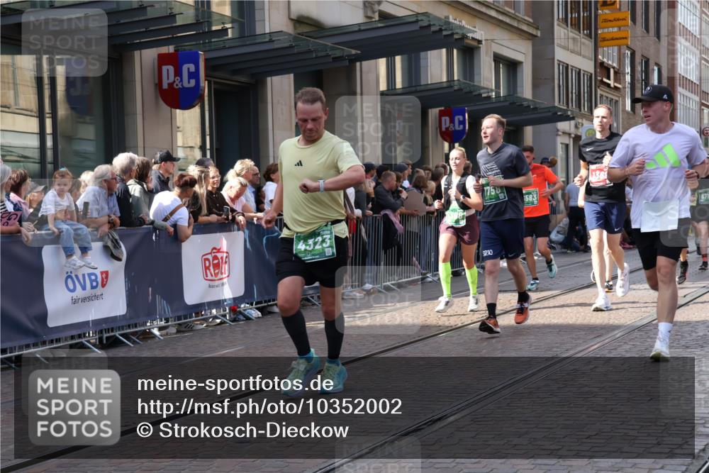 13.09.2026 - 21. swb-Marathon Bremen Strokosch-Dieckow http://msf.ph/oto/10352002 13.09.2026 13:32:22 Ziel 1437, 1687, 2292, 2293, 2611, 2992, 3354, 3429, 3878, 3895, 3902, 4233, 4263, 4323, 4380, 4862, 5009, 5281, 5398, 5581, 5657, 6518, 6583, 6593, 6718, 6760, 6786, 7016, 7173, 7466, 7758, 7990, 8344, 8367, 8506, 8957, 9040, 9175, 13232, 13234, 287, 1369, 2310, 2910, 3402, 3441, 3650, 3922, 4057, 4471, 4566, 4655, 4797, 4835, 5281, 5628, 6258, 6475, 6518, 7182, 7526, 7818, 9394, 13182 meine-sportfotos.de
