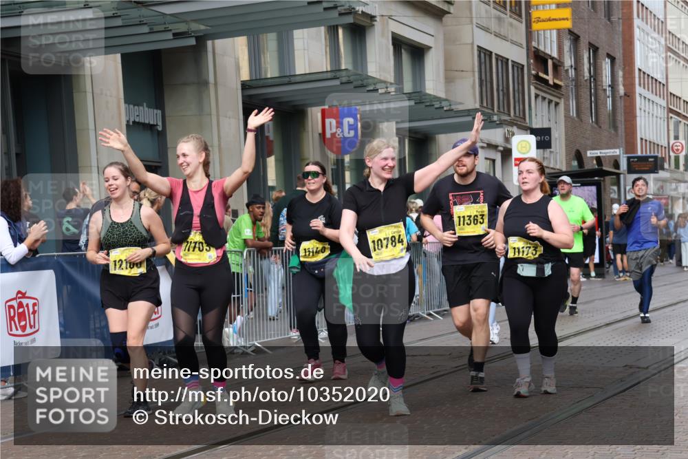 13.09.2026 - 21. swb-Marathon Bremen Strokosch-Dieckow http://msf.ph/oto/10352020 13.09.2026 11:14:11 Ziel 10303, 10395, 10396, 10586, 10722, 10784, 10854, 11041, 11140, 11173, 11363, 11408, 11703, 12100, 12112, 12431, 10402, 10491, 10799, 10880, 11027, 11233, 11535, 11864, 11902 meine-sportfotos.de