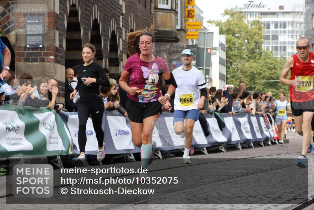 13.09.2026 - 21. swb-Marathon Bremen Strokosch-Dieckow http://msf.ph/oto/10352075 13.09.2026 10:55:06 Ziel 10589, 10608, 10704, 10901, 11040, 11174, 11569, 11874, 11889, 12313, 12519, 12800, 13526, 13592, 11014, 11466, 11631, 11910, 12201, 12218, 12549 meine-sportfotos.de