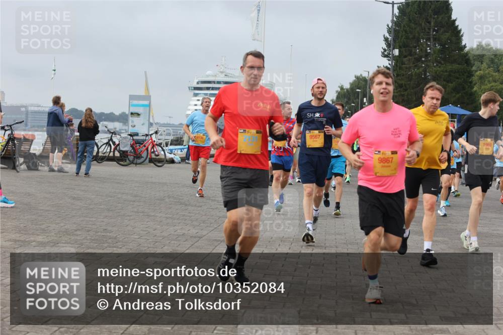 13.09.2026 - Kiel Lauf Andreas Tolksdorf http://msf.ph/oto/10352084 13.09.2026 09:56:21 Kiellinie 6536, 9567, 119, 9867, 1969 meine-sportfotos.de