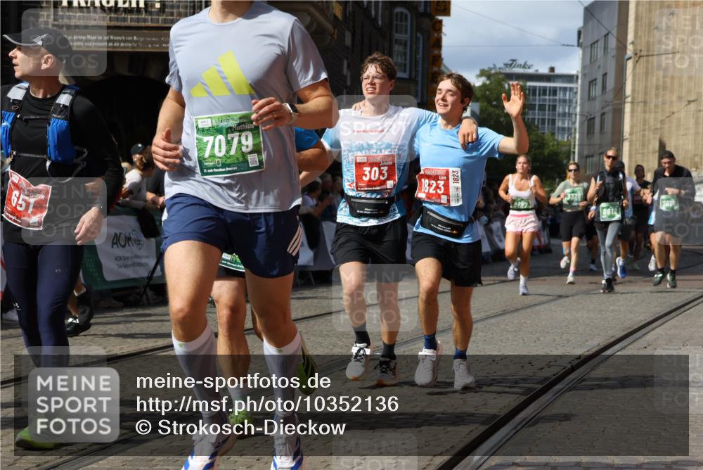 13.09.2026 - 21. swb-Marathon Bremen Strokosch-Dieckow http://msf.ph/oto/10352136 13.09.2026 13:29:43 Ziel 132, 303, 596, 651, 1083, 1365, 1387, 1545, 1823, 2023, 2076, 2301, 2742, 2867, 2957, 3258, 3721, 3796, 3846, 3912, 4541, 5036, 5244, 5599, 6030, 6103, 6499, 6690, 7013, 7149, 7361, 7426, 7631, 7649, 7860, 8007, 8009, 8066, 8099, 8277, 8338, 8675, 8831, 9249, 9889, 10128, 109, 454, 716, 1073, 1173, 1205, 1759, 1848, 1861, 3320, 3618, 3667, 3908, 4115, 4524, 4575, 5631, 6127, 6725, 7093, 8267, 8612, 8771, 8899, 9049 meine-sportfotos.de