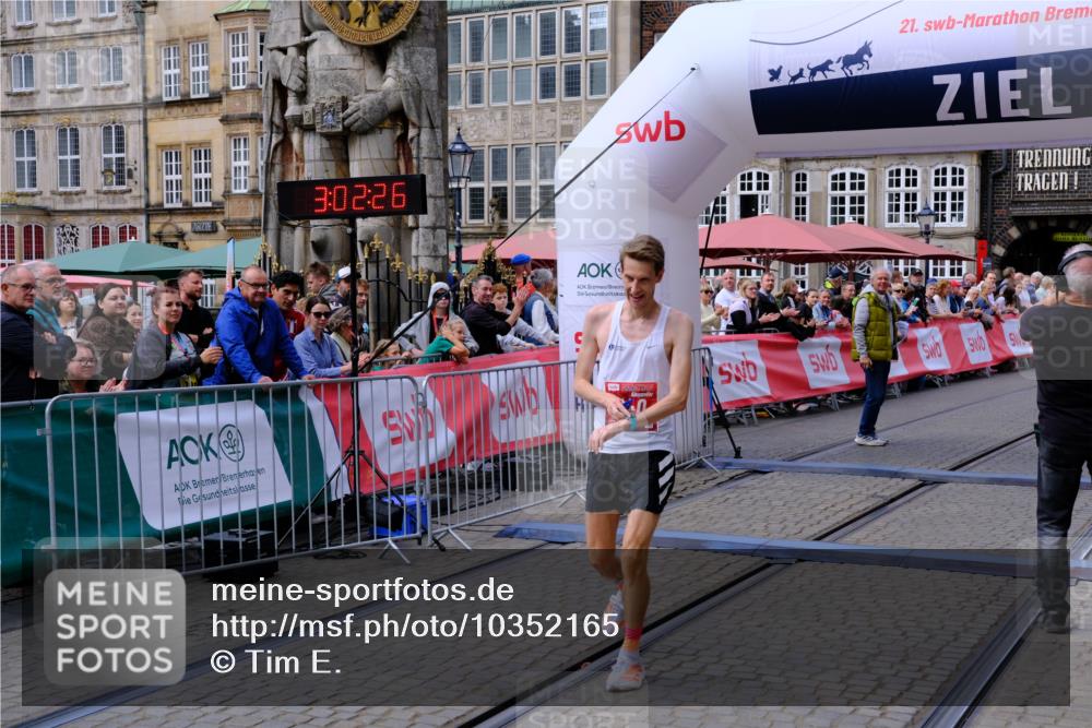 13.09.2026 - 21. swb-Marathon Bremen Tim E. http://msf.ph/oto/10352165 13.09.2026 12:33:15 Ziel 822 meine-sportfotos.de
