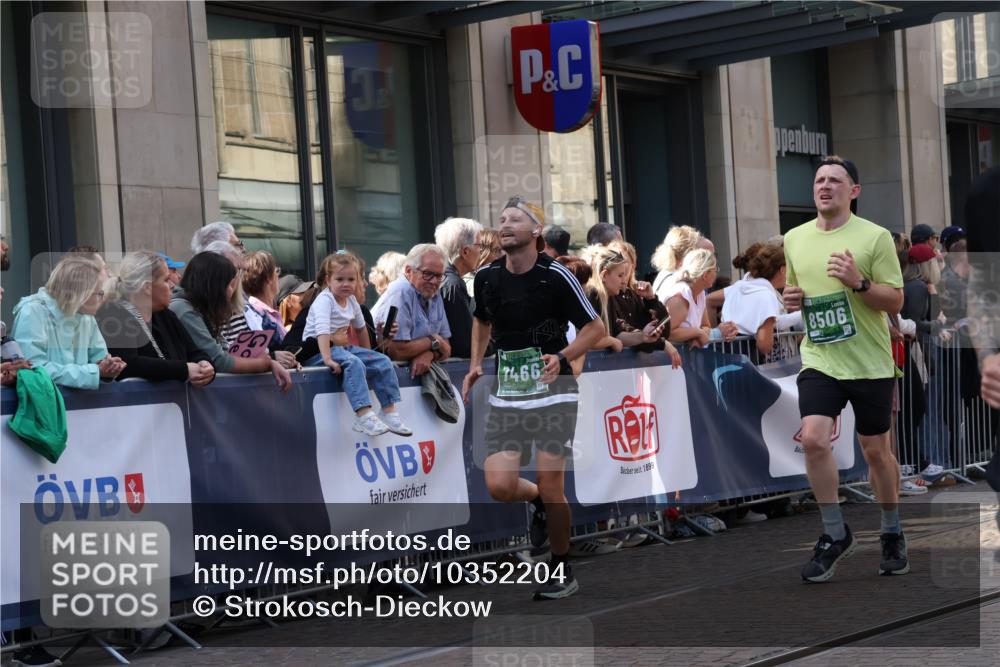 13.09.2026 - 21. swb-Marathon Bremen Strokosch-Dieckow http://msf.ph/oto/10352204 13.09.2026 13:32:27 Ziel 891, 1437, 1687, 2611, 2638, 2992, 3354, 3878, 3895, 3902, 4233, 4323, 4862, 5009, 5090, 5398, 5581, 5657, 6018, 6583, 6718, 6760, 6786, 7016, 7466, 7758, 7990, 8344, 8367, 8506, 8957, 9175, 9406, 10048, 13164, 13232, 13234, 13247, 287, 1369, 1687, 2292, 2293, 2910, 2992, 3402, 3429, 3441, 3650, 3922, 4057, 4263, 4380, 4471, 4566, 4655, 4835, 5281, 5628, 6258, 6475, 6518, 6593, 7182, 7818, 9394, 13182 meine-sportfotos.de