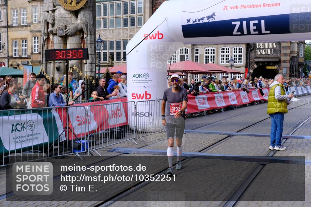 13.09.2026 - 21. swb-Marathon Bremen Tim E. http://msf.ph/oto/10352251 13.09.2026 12:34:47 Ziel 917, 1154, 1997 meine-sportfotos.de
