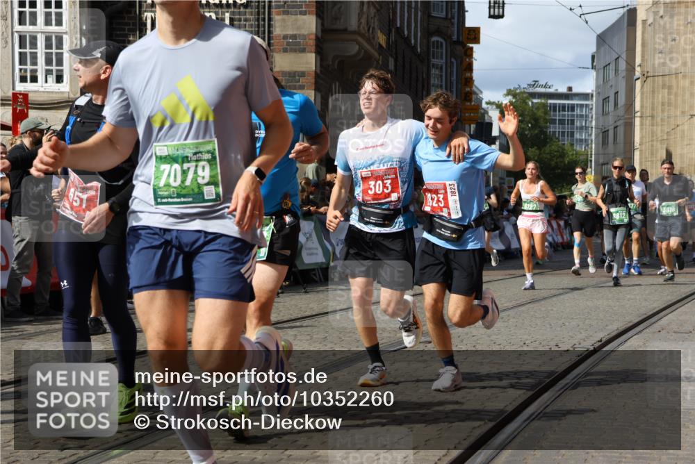 13.09.2026 - 21. swb-Marathon Bremen Strokosch-Dieckow http://msf.ph/oto/10352260 13.09.2026 13:29:43 Ziel 132, 303, 596, 651, 1083, 1365, 1387, 1545, 1823, 2023, 2076, 2301, 2742, 2867, 2957, 3258, 3721, 3796, 3846, 3912, 4541, 5036, 5244, 5599, 6030, 6103, 6499, 6690, 7013, 7149, 7361, 7426, 7631, 7649, 7860, 8007, 8009, 8066, 8099, 8277, 8338, 8675, 8831, 9249, 9889, 10128, 109, 454, 716, 1073, 1173, 1205, 1759, 1848, 1861, 3320, 3618, 3667, 3908, 4115, 4524, 4575, 5631, 6127, 6725, 7093, 8267, 8612, 8771, 8899, 9049 meine-sportfotos.de