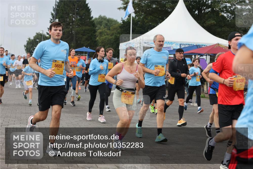13.09.2026 - Kiel Lauf Andreas Tolksdorf http://msf.ph/oto/10352283 13.09.2026 09:56:28 Kiellinie 1139, 5655, 7199, 829, 4, 39, 7795, 1714, 4, 36, 4380 meine-sportfotos.de