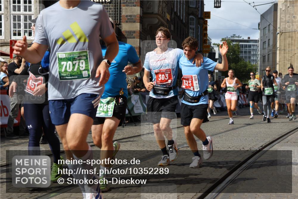 13.09.2026 - 21. swb-Marathon Bremen Strokosch-Dieckow http://msf.ph/oto/10352289 13.09.2026 13:29:43 Ziel 132, 303, 596, 651, 1083, 1365, 1387, 1545, 1823, 2023, 2076, 2301, 2742, 2867, 2957, 3258, 3721, 3796, 3846, 3912, 4541, 5036, 5244, 5599, 6030, 6103, 6499, 6690, 7013, 7149, 7361, 7426, 7631, 7649, 7860, 8007, 8009, 8066, 8099, 8277, 8338, 8675, 8831, 9249, 9889, 10128, 109, 454, 716, 1073, 1173, 1205, 1759, 1848, 1861, 3320, 3618, 3667, 3908, 4115, 4524, 4575, 5631, 6127, 6725, 7093, 8267, 8612, 8771, 8899, 9049 meine-sportfotos.de