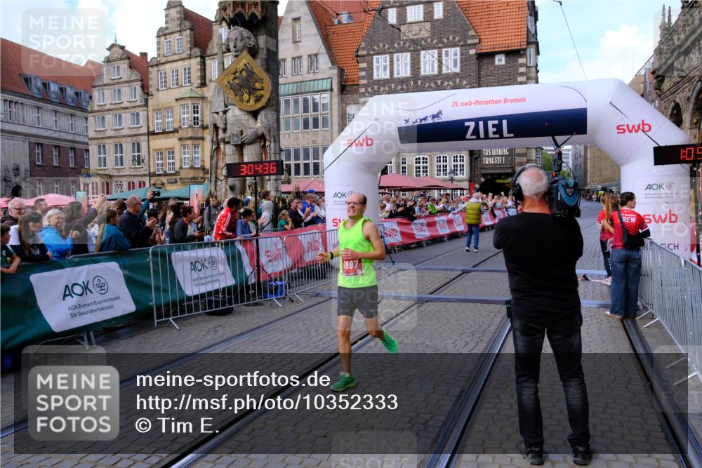 13.09.2026 - 21. swb-Marathon Bremen Tim E. http://msf.ph/oto/10352333 13.09.2026 12:35:25 Ziel 1028 meine-sportfotos.de