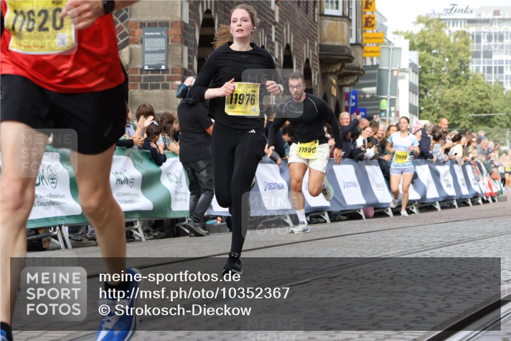 13.09.2026 - 21. swb-Marathon Bremen Strokosch-Dieckow http://msf.ph/oto/10352367 13.09.2026 10:55:10 Ziel 10589, 10608, 10646, 10901, 11040, 11174, 11569, 11620, 11860, 11874, 11889, 11976, 12313, 12519, 12800, 13526, 13592, 10725, 11014, 11466, 11631, 11910, 12201, 12218, 12258, 12549 meine-sportfotos.de
