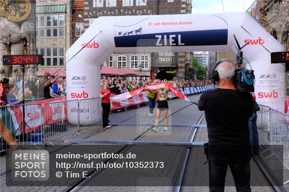 13.09.2026 - 21. swb-Marathon Bremen Tim E. http://msf.ph/oto/10352373 13.09.2026 12:35:31 Ziel 1028 meine-sportfotos.de