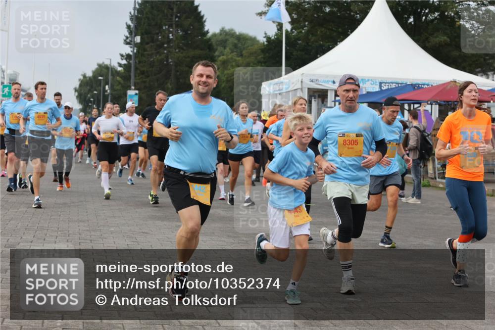 13.09.2026 - Kiel Lauf Andreas Tolksdorf http://msf.ph/oto/10352374 13.09.2026 09:56:31 Kiellinie 715, 4535, 4443, 8305, 7636 meine-sportfotos.de