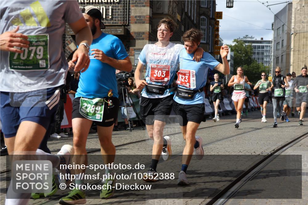 13.09.2026 - 21. swb-Marathon Bremen Strokosch-Dieckow http://msf.ph/oto/10352388 13.09.2026 13:29:43 Ziel 132, 303, 596, 651, 1083, 1365, 1387, 1545, 1823, 2023, 2076, 2301, 2742, 2867, 2957, 3258, 3721, 3796, 3846, 3912, 4541, 5036, 5244, 5599, 6030, 6103, 6499, 6690, 7013, 7149, 7361, 7426, 7631, 7649, 7860, 8007, 8009, 8066, 8099, 8277, 8338, 8675, 8831, 9249, 9889, 10128, 109, 454, 716, 1073, 1173, 1205, 1759, 1848, 1861, 3320, 3618, 3667, 3908, 4115, 4524, 4575, 5631, 6127, 6725, 7093, 8267, 8612, 8771, 8899, 9049 meine-sportfotos.de