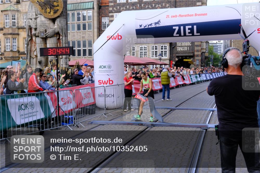 13.09.2026 - 21. swb-Marathon Bremen Tim E. http://msf.ph/oto/10352405 13.09.2026 12:35:34 Ziel 1028 meine-sportfotos.de