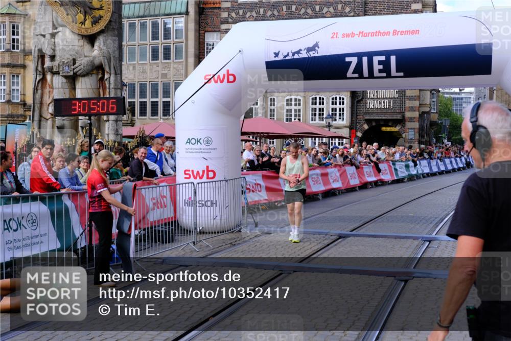 13.09.2026 - 21. swb-Marathon Bremen Tim E. http://msf.ph/oto/10352417 13.09.2026 12:35:56 Ziel 1238 meine-sportfotos.de