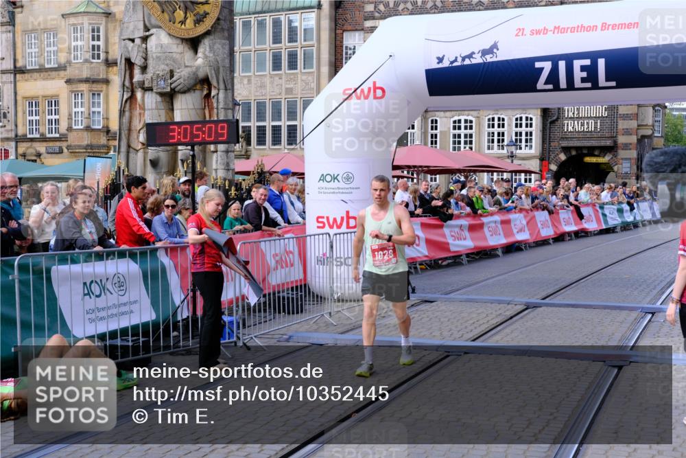 13.09.2026 - 21. swb-Marathon Bremen Tim E. http://msf.ph/oto/10352445 13.09.2026 12:35:59 Ziel 1238 meine-sportfotos.de