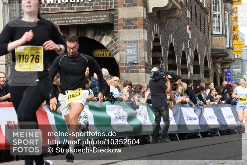 13.09.2026 - 21. swb-Marathon Bremen Strokosch-Dieckow http://msf.ph/oto/10352504 13.09.2026 10:55:11 Ziel 10589, 10608, 10646, 10901, 11040, 11174, 11569, 11620, 11860, 11874, 11889, 11976, 12313, 12519, 12800, 13592, 10725, 11014, 11466, 11631, 11910, 12201, 12218, 12258, 12549 meine-sportfotos.de