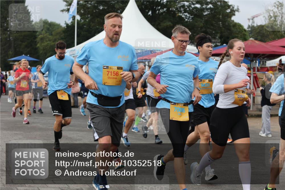13.09.2026 - Kiel Lauf Andreas Tolksdorf http://msf.ph/oto/10352518 13.09.2026 09:56:35 Kiellinie 3753, 38, 7156, 7006, 38, 2667 meine-sportfotos.de