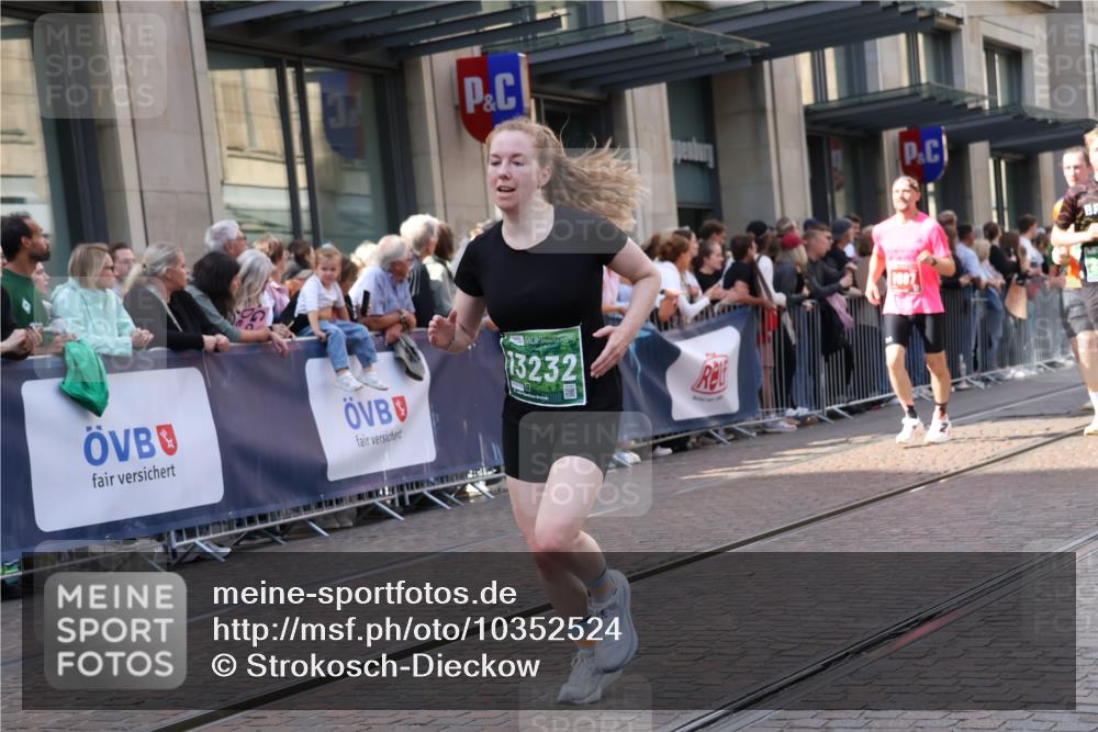 13.09.2026 - 21. swb-Marathon Bremen Strokosch-Dieckow http://msf.ph/oto/10352524 13.09.2026 13:32:34 Ziel 891, 1437, 1532, 2611, 2638, 3167, 3404, 3773, 3895, 3902, 4194, 4233, 4659, 4862, 5009, 5090, 5398, 5410, 5581, 5657, 5706, 5749, 6018, 6583, 6718, 6786, 6941, 7016, 7466, 7756, 7758, 8344, 8367, 8506, 9292, 9406, 9745, 9829, 10048, 13019, 13039, 13092, 13146, 13164, 13232, 13234, 13247, 287, 1369, 1687, 2292, 2293, 2611, 2910, 2992, 3354, 3402, 3429, 3441, 3650, 3878, 3922, 4057, 4263, 4323, 4380, 4471, 4655, 4835, 5281, 6258, 6475, 6518, 6593, 6760, 13182 meine-sportfotos.de