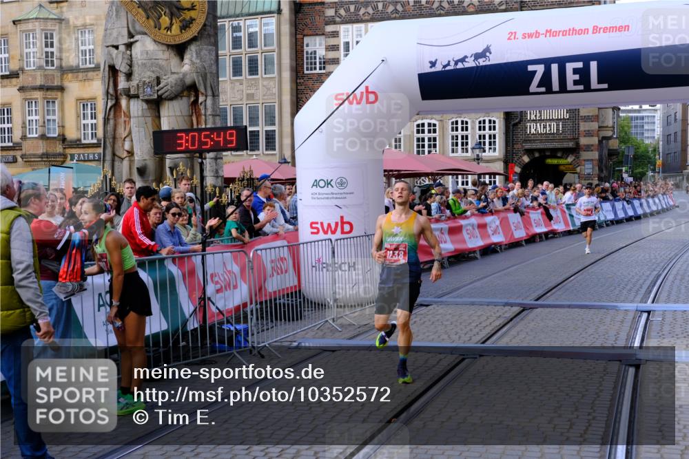 13.09.2026 - 21. swb-Marathon Bremen Tim E. http://msf.ph/oto/10352572 13.09.2026 12:36:38 Ziel  meine-sportfotos.de