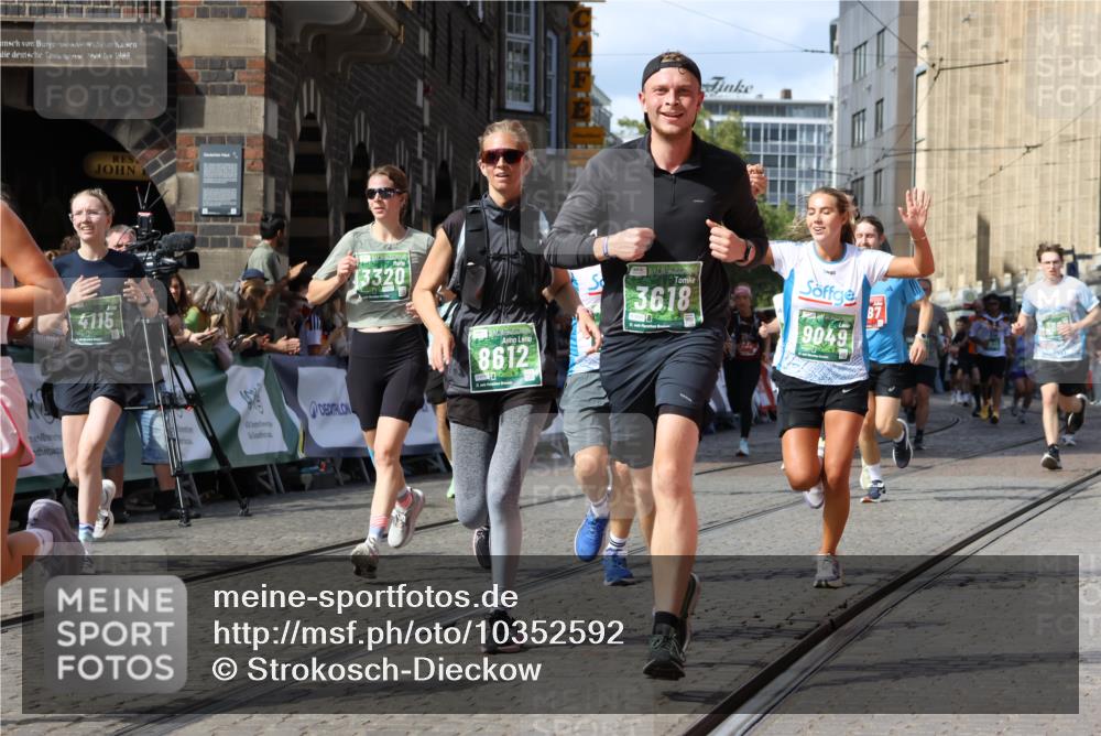 13.09.2026 - 21. swb-Marathon Bremen Strokosch-Dieckow http://msf.ph/oto/10352592 13.09.2026 13:29:47 Ziel 132, 303, 596, 651, 1083, 1243, 1365, 1387, 1823, 2076, 2301, 2742, 2957, 3030, 3258, 3721, 3846, 3912, 4541, 5244, 5599, 6103, 6384, 6499, 6690, 6930, 7013, 7426, 7631, 7649, 7860, 8007, 8009, 8066, 8099, 8277, 8338, 8675, 8831, 9889, 10128, 109, 454, 1173, 1205, 1611, 1653, 1759, 1780, 1848, 1861, 2126, 3190, 3320, 3667, 3908, 4524, 4575, 5198, 5348, 5631, 7093, 8110, 8267, 8470, 8899, 9049, 9104 meine-sportfotos.de