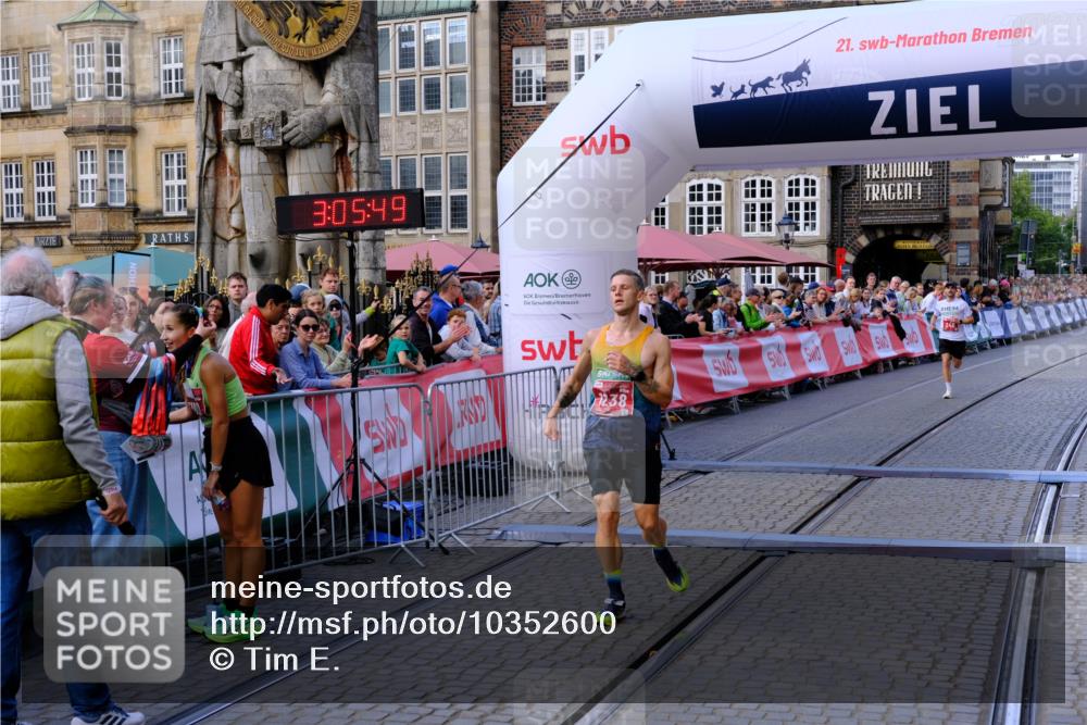 13.09.2026 - 21. swb-Marathon Bremen Tim E. http://msf.ph/oto/10352600 13.09.2026 12:36:39 Ziel  meine-sportfotos.de
