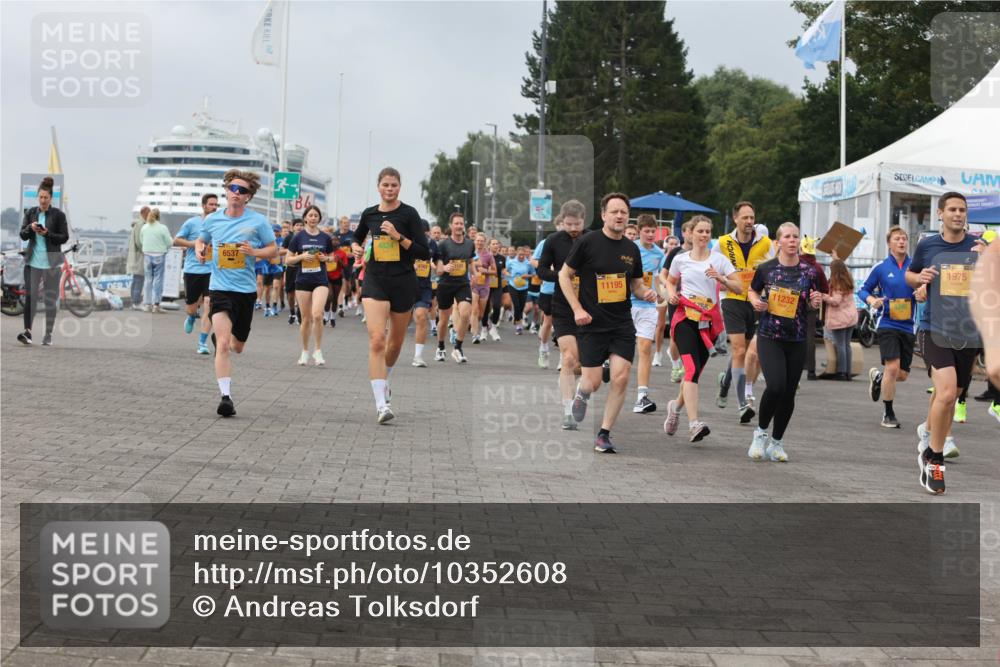 13.09.2026 - Kiel Lauf Andreas Tolksdorf http://msf.ph/oto/10352608 13.09.2026 09:56:37 Kiellinie 6537, 11195, 11232, 1975 meine-sportfotos.de