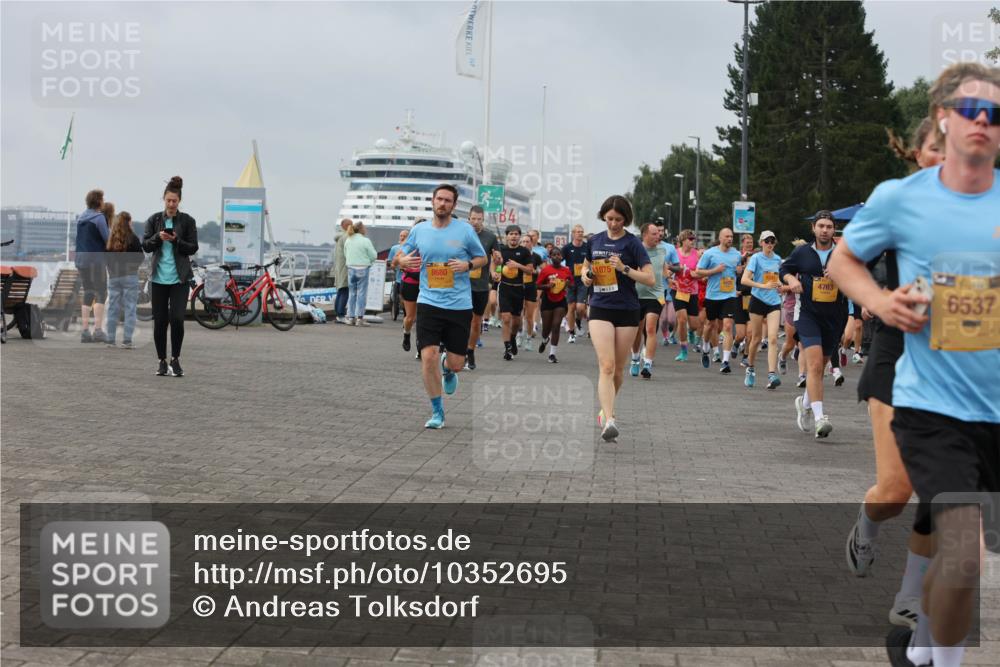 13.09.2026 - Kiel Lauf Andreas Tolksdorf http://msf.ph/oto/10352695 13.09.2026 09:56:40 Kiellinie 8680, 4, 1075, 4763, 6537 meine-sportfotos.de