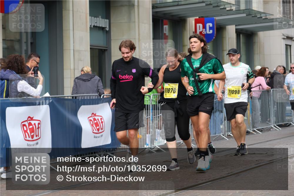 13.09.2026 - 21. swb-Marathon Bremen Strokosch-Dieckow http://msf.ph/oto/10352699 13.09.2026 11:14:32 Ziel 10271, 10519, 10557, 10605, 10705, 10752, 10776, 10805, 11085, 11097, 11098, 11186, 11288, 11408, 11645, 11673, 11876, 11974, 12191, 12193, 12333, 10303, 10395, 10396, 10402, 10586, 10722, 10784, 10854, 11041, 11140, 11173, 11233, 11363, 11535, 11703, 11864, 12100, 12112, 12431 meine-sportfotos.de