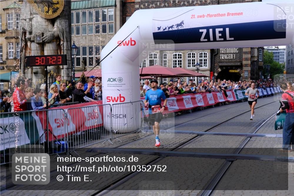 13.09.2026 - 21. swb-Marathon Bremen Tim E. http://msf.ph/oto/10352752 13.09.2026 12:38:12 Ziel  meine-sportfotos.de