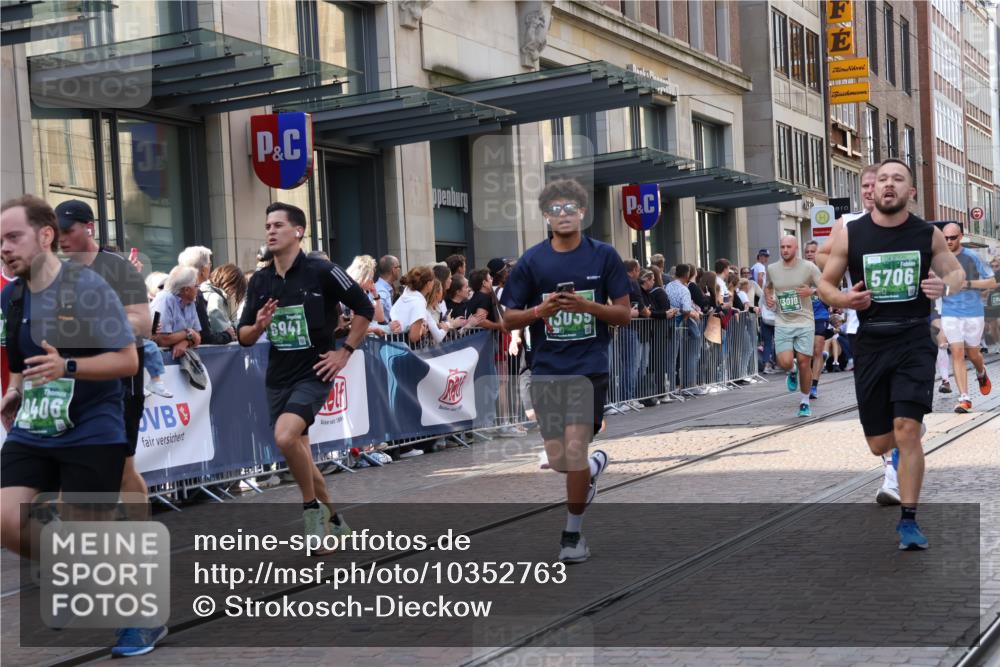 13.09.2026 - 21. swb-Marathon Bremen Strokosch-Dieckow http://msf.ph/oto/10352763 13.09.2026 13:32:41 Ziel 891, 1532, 2440, 2638, 2818, 2959, 3167, 3404, 3710, 3773, 3902, 4194, 4233, 4408, 4659, 5009, 5090, 5191, 5395, 5410, 5581, 5706, 5749, 5981, 6018, 6786, 6941, 7756, 7788, 7830, 8061, 8367, 8506, 9269, 9292, 9406, 9745, 9829, 10048, 13019, 13028, 13039, 13092, 13093, 13101, 13146, 13164, 13232, 13234, 13247, 1437, 1687, 2292, 2293, 2611, 2910, 2992, 3354, 3402, 3429, 3441, 3878, 3895, 4263, 4323, 4380, 4471, 4655, 4835, 4862, 5281, 5398, 5581, 6518, 6593, 6760 meine-sportfotos.de