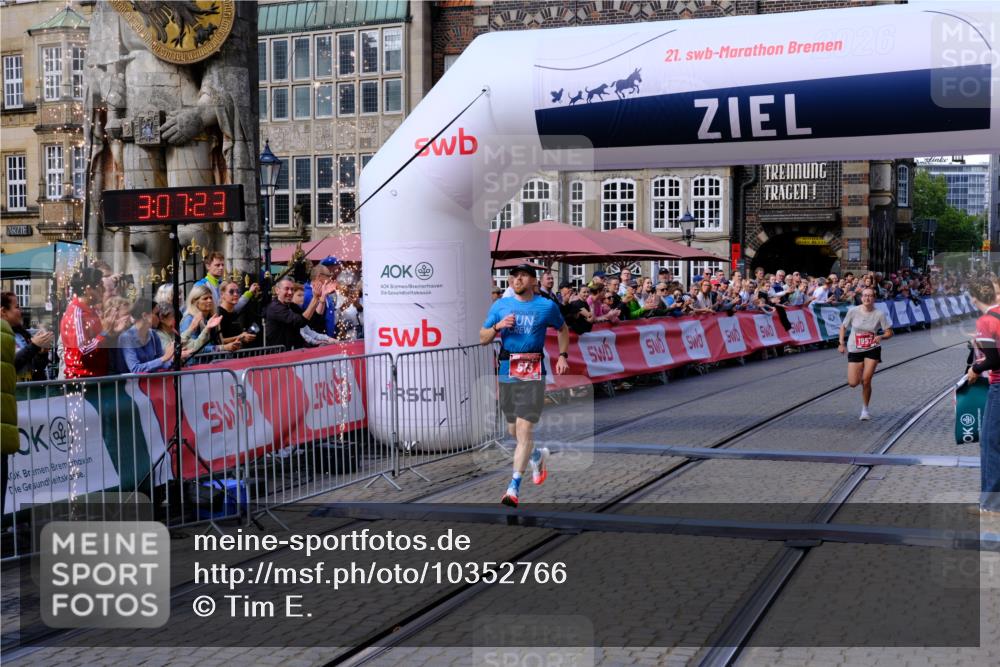 13.09.2026 - 21. swb-Marathon Bremen Tim E. http://msf.ph/oto/10352766 13.09.2026 12:38:12 Ziel  meine-sportfotos.de